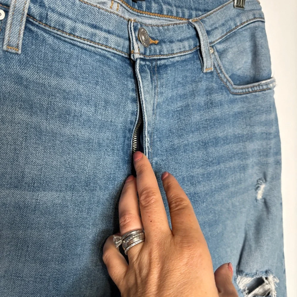 Hudson LANA BOYFRIEND Distressed Medium Light Blue Jeans Size 31